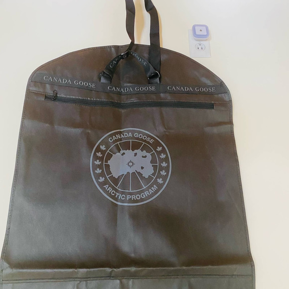 Canada Goose Garment Bag NEW - Picture 3 of 8